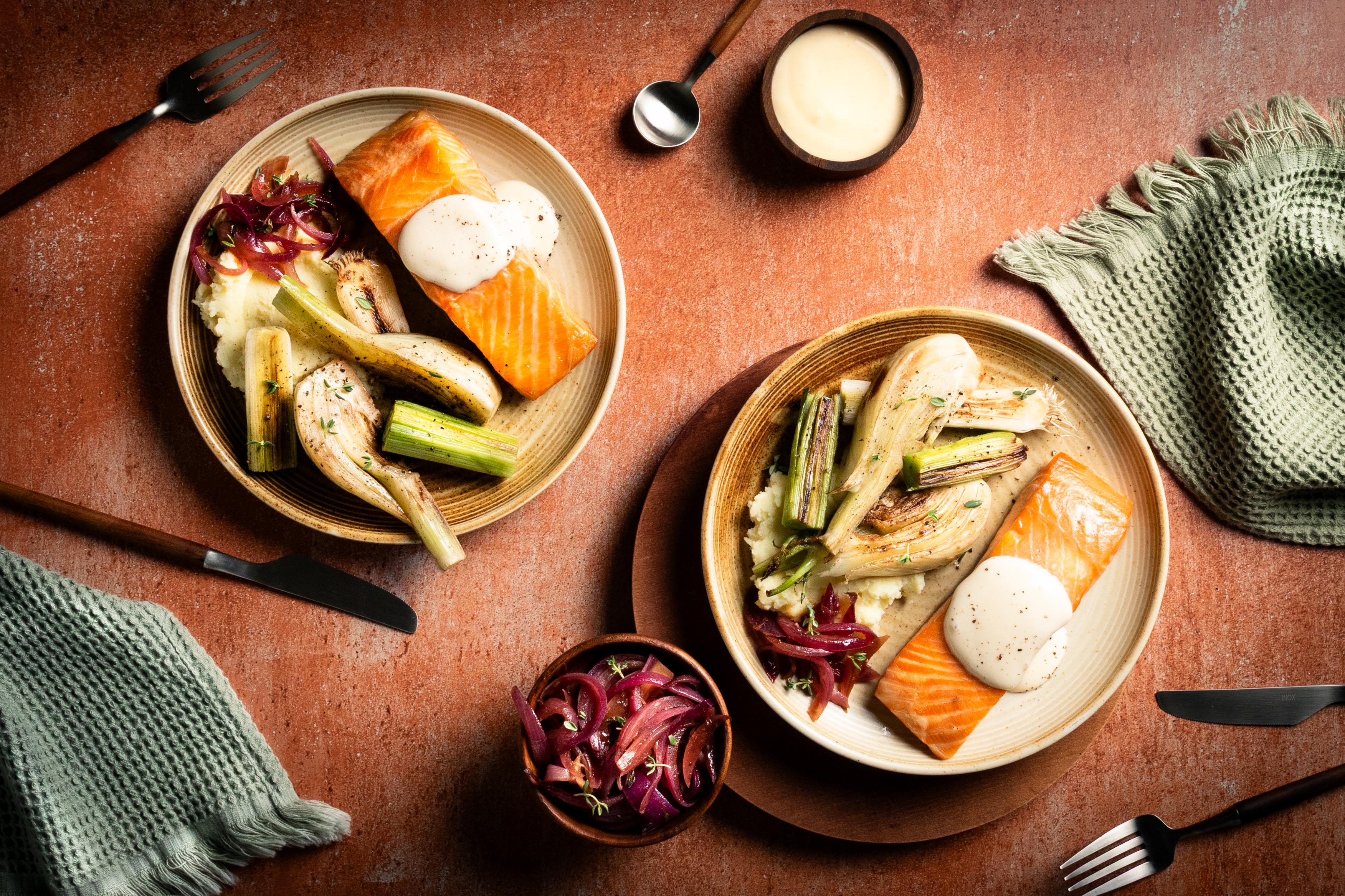 Gerookte zalm met beurre blanc van schelpdieren en geroosterde herfstgroente