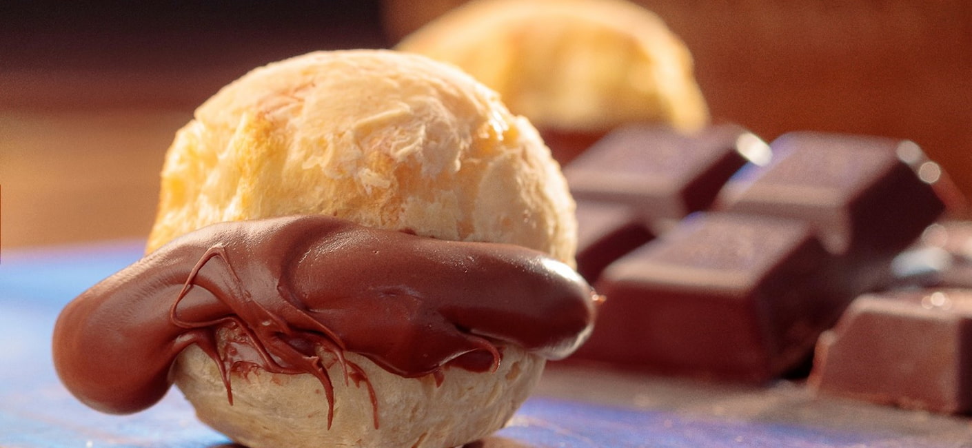 Guto's Pão de Queijo gevuld met Nutella.