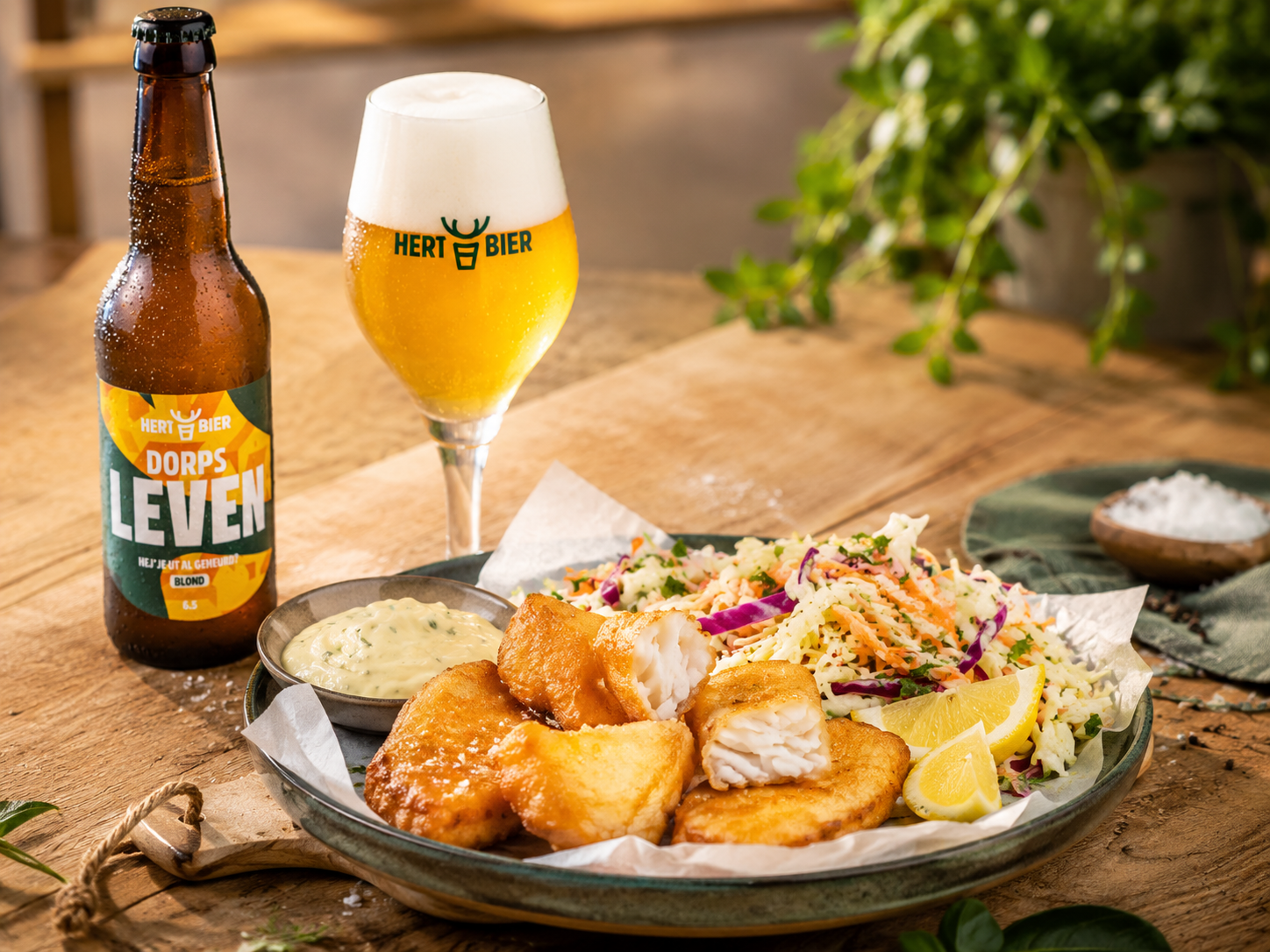 Kibbeling van kabeljauw met frisse koolsalade