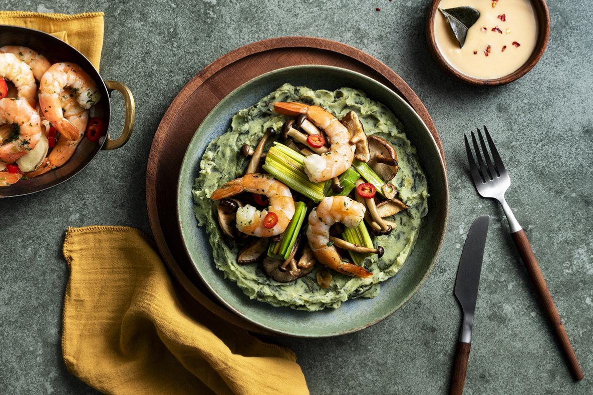 Scampi’s met Aziatische paddenstoelen, prei, spinaziepuree en romige misosaus