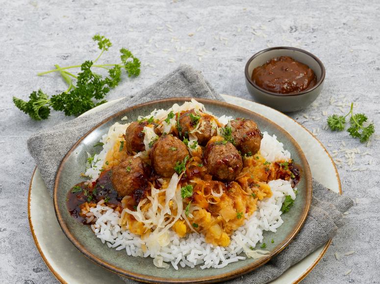 Sauerkraut mash with satay sauce