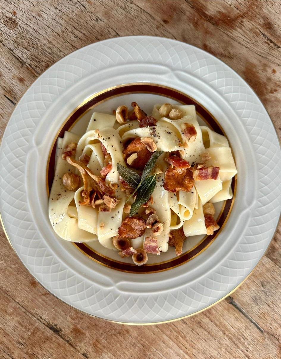 Pappardelle met Taleggio, Hazelnoten, Cantharellen en Pancetta